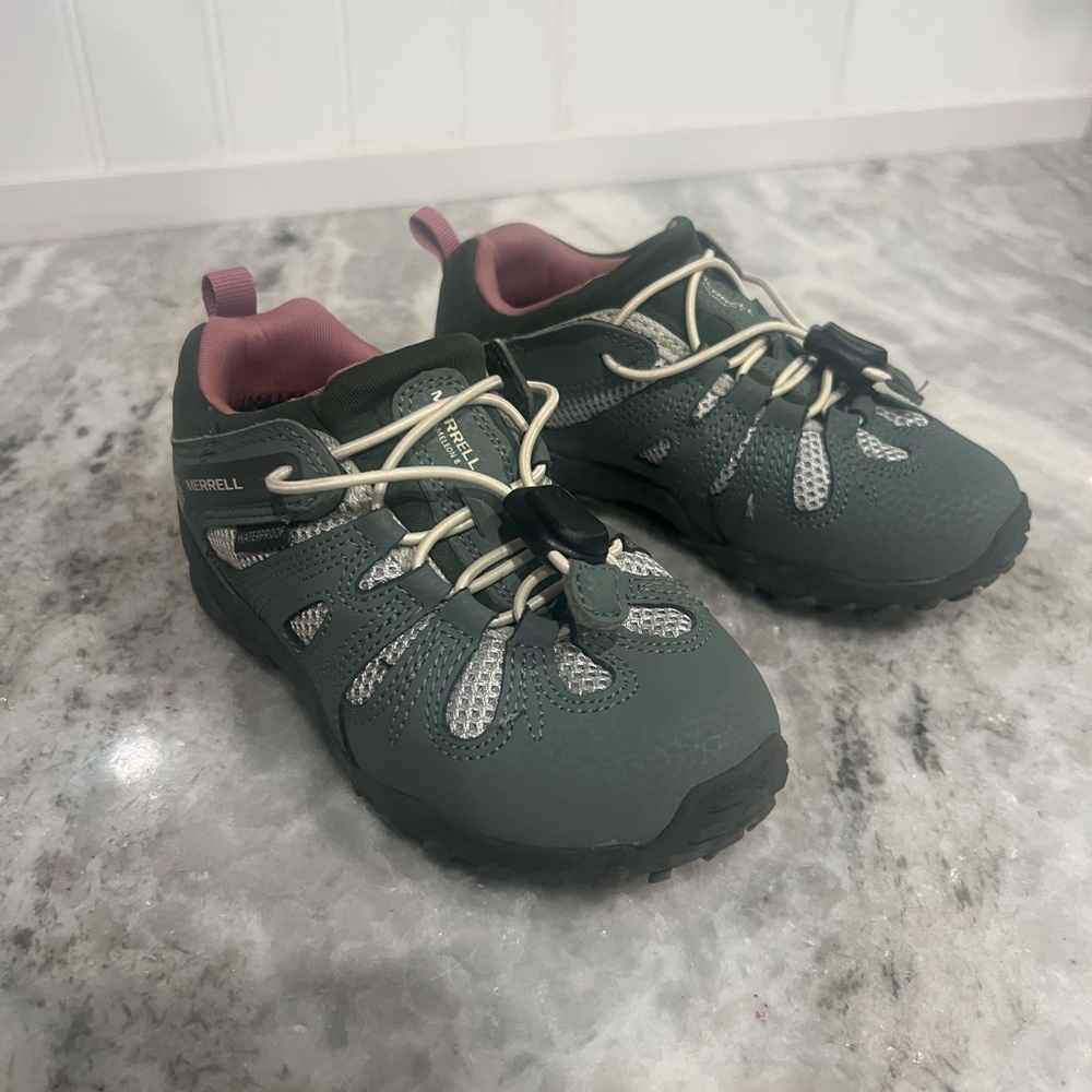 Kids Merrell hiking shoes - 10.5